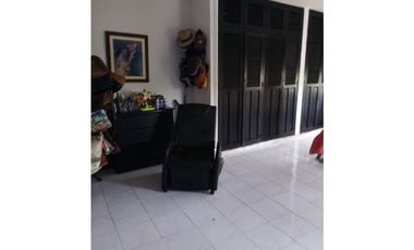 VENTA DE CASA DE DOS PISOS EN LA CASTELLANA DE MONTERA