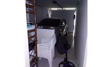 VENTA DE CASA DE DOS PISOS EN LA CASTELLANA DE MONTERA