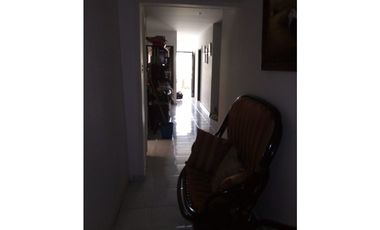VENTA DE CASA DE DOS PISOS EN LA CASTELLANA DE MONTERA