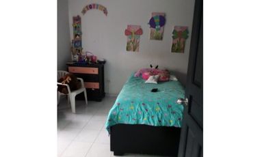 VENTA DE CASA DE DOS PISOS EN LA CASTELLANA DE MONTERA