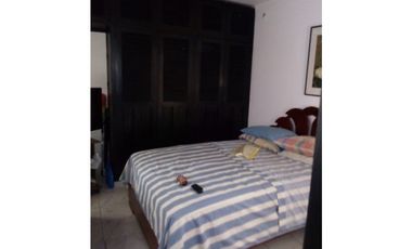 VENTA DE CASA DE DOS PISOS EN LA CASTELLANA DE MONTERA