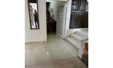 EL CANGREJO / ZONIFICACIÓN ZM7 / 900 M2 / 3 HABITACIONES