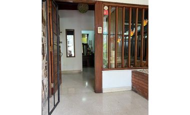 EL CANGREJO / ZONIFICACIÓN ZM7 / 900 M2 / 3 HABITACIONES