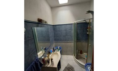 Casa en venta con terreno de 10 x 30 en Laferrere