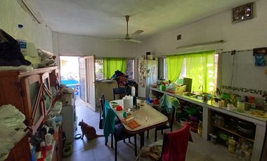 Casa en venta con terreno de 10 x 30 en Laferrere