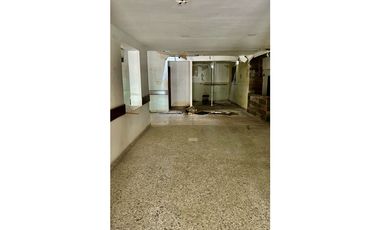 Local comercial para estrenar frente a Mc Donalds