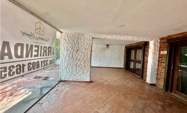 Local comercial para estrenar frente a Mc Donalds