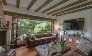 Casa campestre con pesebreras en arriendo o venta – 28.237 m²