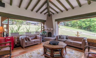 Casa campestre con pesebreras en arriendo o venta – 28.237 m²