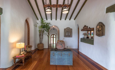 Casa campestre con pesebreras en arriendo o venta – 28.237 m²