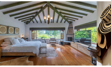 Casa campestre con pesebreras en arriendo o venta – 28.237 m²