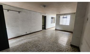 VENTA CASA LOTE EN LA AMÉRICA-LICENCIA COMERCIAL