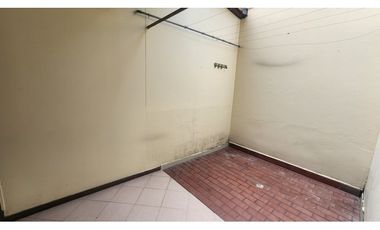 VENTA CASA LOTE EN LA AMÉRICA-LICENCIA COMERCIAL