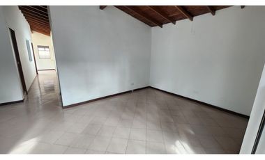 VENTA CASA LOTE EN LA AMÉRICA-LICENCIA COMERCIAL