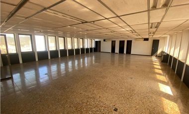 SE VENDE O ARRIENDA OFICINA CON UBICACIÓN CENTRAL, SANTA MARTA