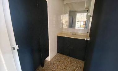 SE VENDE O ARRIENDA OFICINA CON UBICACIÓN CENTRAL, SANTA MARTA