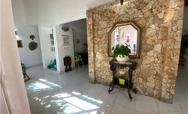 SE VENDE AMPLIA CASA FAMILIAR SECTOR JARDIN, SANTA MARTA
