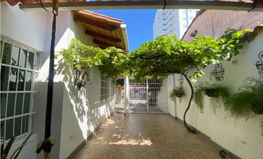SE VENDE AMPLIA CASA FAMILIAR SECTOR JARDIN, SANTA MARTA