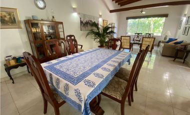 SE VENDE AMPLIA CASA FAMILIAR SECTOR JARDIN, SANTA MARTA