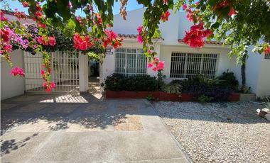 SE VENDE AMPLIA CASA FAMILIAR SECTOR JARDIN, SANTA MARTA
