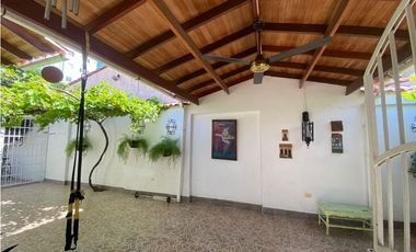 SE VENDE AMPLIA CASA FAMILIAR SECTOR JARDIN, SANTA MARTA