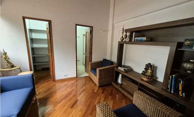 VENTA CASA EN EL POBLADO, con amplio jardín y excelentes acabados.