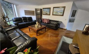 VENTA CASA EN EL POBLADO, con amplio jardín y excelentes acabados.