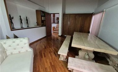 VENTA CASA EN EL POBLADO, con amplio jardín y excelentes acabados.