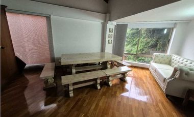 VENTA CASA EN EL POBLADO, con amplio jardín y excelentes acabados.