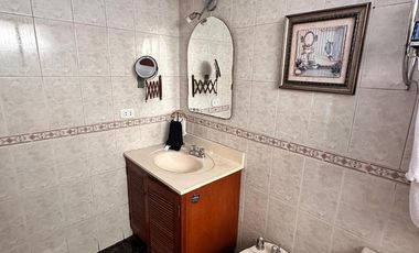 VENTA DEPARTAMENTO C/AMPLIA TERRAZA EN 2DO NIVEL, EL DERBY