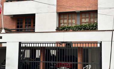 VENTA DEPARTAMENTO C/AMPLIA TERRAZA EN 2DO NIVEL, EL DERBY