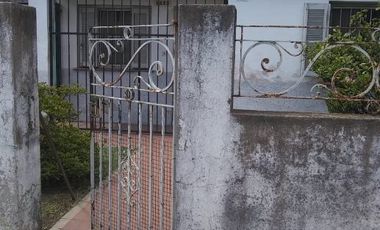 Casa con Departamento en venta en Quilmes Oeste