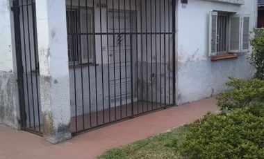 Casa con Departamento en venta en Quilmes Oeste