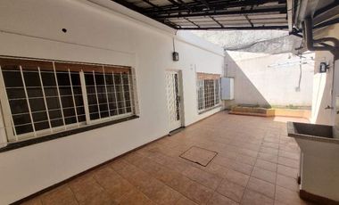 Casa PH en alquiler en Parque Quirno