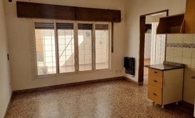 Casa PH en alquiler en Parque Quirno