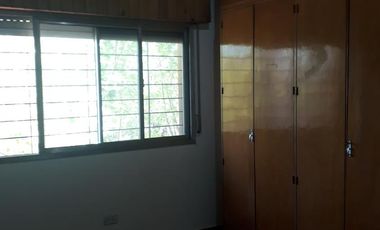 Casa 5 ambientes en venta en  Quilmes Oeste
