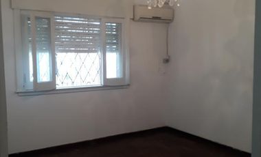 Casa 5 ambientes en venta en  Quilmes Oeste