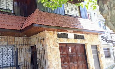 Casa 5 ambientes en venta en  Quilmes Oeste