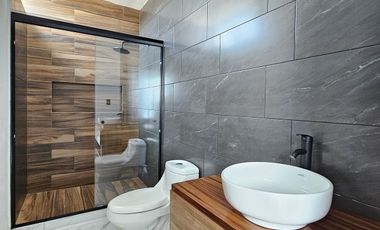 CASA 2 PLANTAS, 2 RECÁMARAS, 2.5 BAÑOS, COCHERA PARA 2 AUTOS, COCINA INTEGRAL.