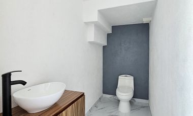 CASA 2 PLANTAS, 2 RECÁMARAS, 2.5 BAÑOS, COCHERA PARA 2 AUTOS, COCINA INTEGRAL.