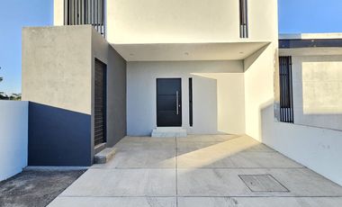 CASA 2 PLANTAS, 3 RECÁMARAS, 2.5 BAÑOS, COCHERA PARA 2 AUTOS.