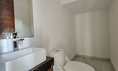 CASA 2 PLANTAS, 3 RECÁMARAS, 2.5 BAÑOS, COCHERA PARA 2 AUTOS.