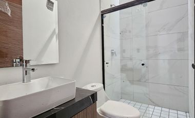 CASA 2 PLANTAS, 3 RECÁMARAS, 2.5 BAÑOS, COCHERA PARA 2 AUTOS.