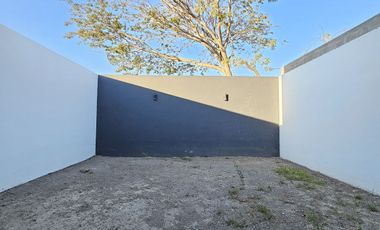 CASA 2 PLANTAS, 3 RECÁMARAS, 2.5 BAÑOS, COCHERA PARA 2 AUTOS.