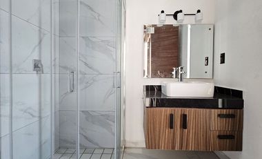 CASA 2 PLANTAS, 3 RECÁMARAS, 2.5 BAÑOS, COCHERA PARA 2 AUTOS.