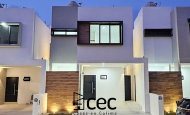 CASA DE 2 PLANTAS, 3 RECÁMARAS, 3 BAÑOS, COCHERA PARA 2 AUTOS