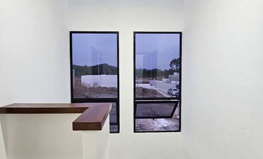 CASA DE 2 PLANTAS, 3 RECÁMARAS, 3 BAÑOS, COCHERA PARA 2 AUTOS