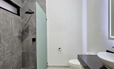 CASA DE 2 PLANTAS, 3 RECÁMARAS, 3 BAÑOS, COCHERA PARA 2 AUTOS