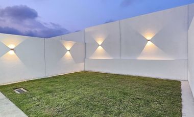 CASA DE 2 PLANTAS, 3 RECÁMARAS, 3 BAÑOS, COCHERA PARA 2 AUTOS