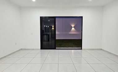 CASA DE 2 PLANTAS, 3 RECÁMARAS, 3 BAÑOS, COCHERA PARA 2 AUTOS